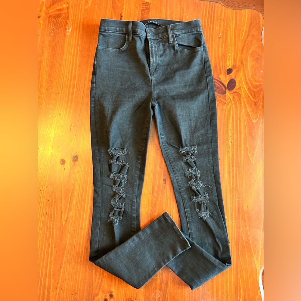 J BRAND DISTRESSED SKINNY JEANS SIZE 28